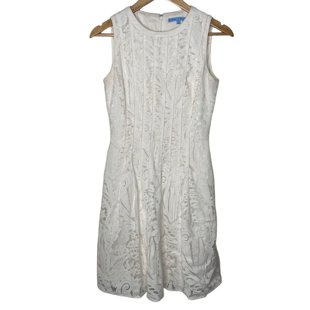 Antonio‎ Melani Juliet Blue Aura Dress in Structured White Lace Sleeveless Fully